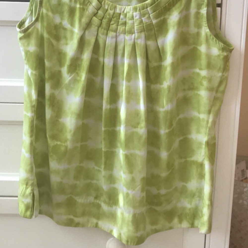 Chico’s Green & White Tie Dye Top size 1 EUC - Picture 3 of 3